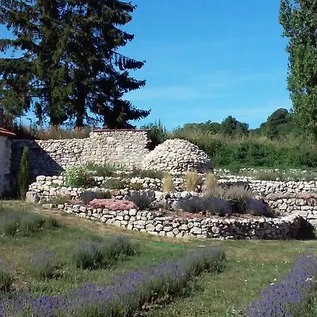 Holiday home Les Bories En Champagne Montlevon