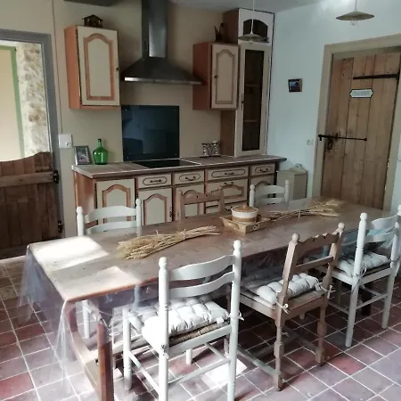 Les Bories En Champagne Holiday home Montlevon