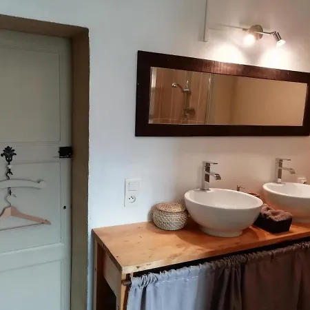 Holiday home Les Bories En Champagne Montlevon