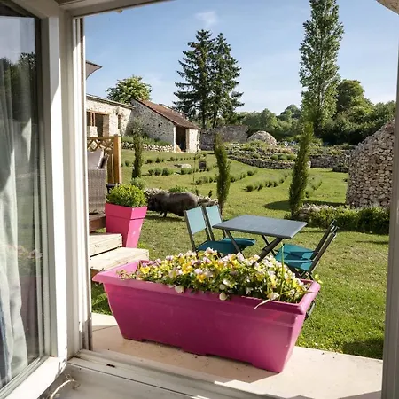 Les Bories En Champagne Montlevon